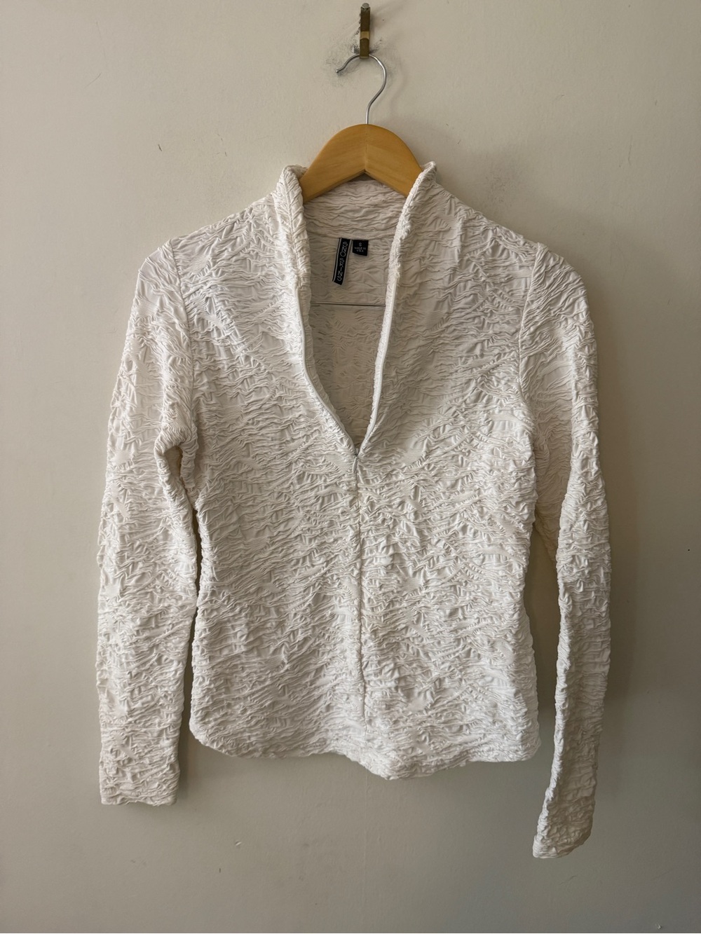 SNO SKINS White Textured Zip-Front Mock Collar Top